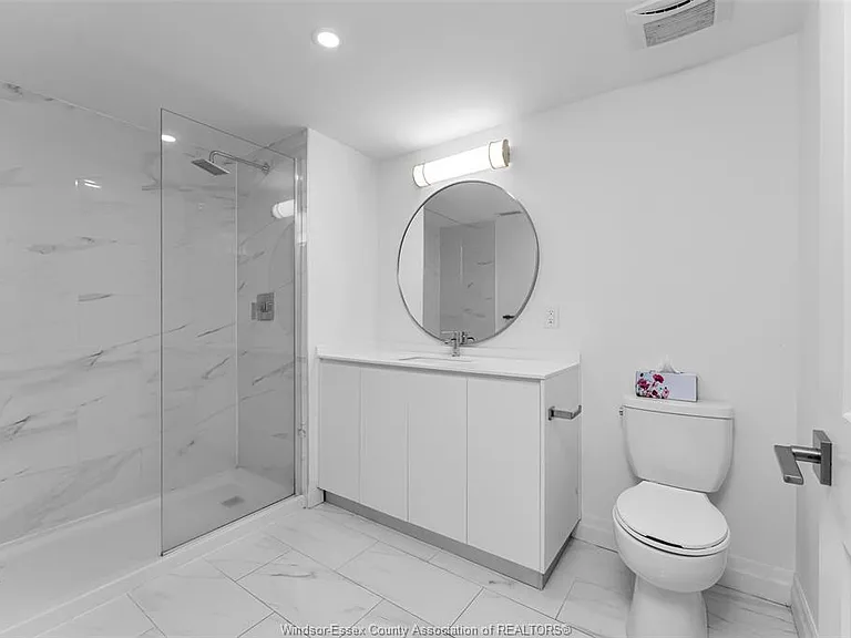 3290 Stella Cres — Photo 11