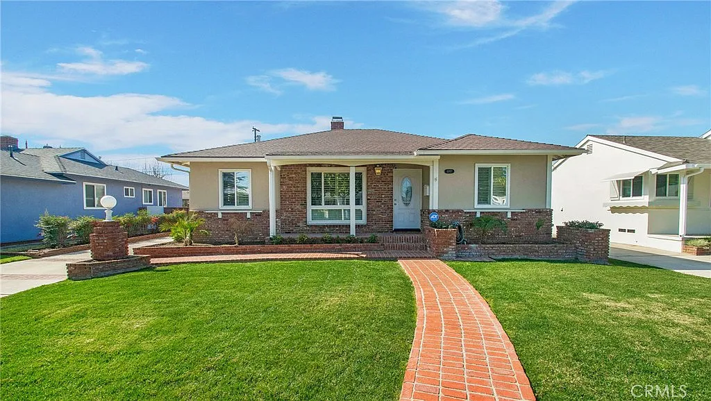 3 bed, 1427 sqft, $4,300 — Photo 1