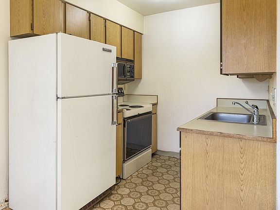 4th image of 3021 Lois Dr APT 205