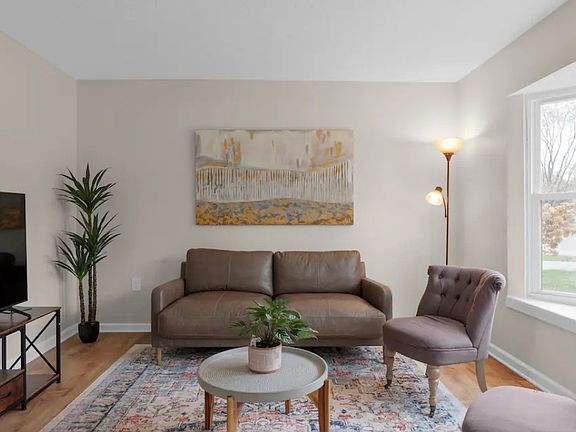 3rd image of 7566 Gordon Cir