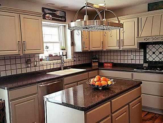 3rd image of 3127 Ravenwood Ct