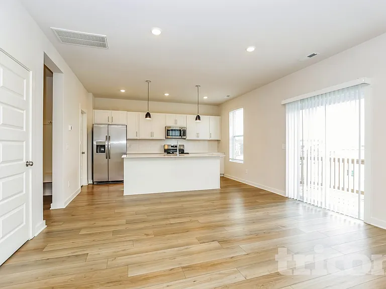 7016 Park Knoll Ln — Photo 4