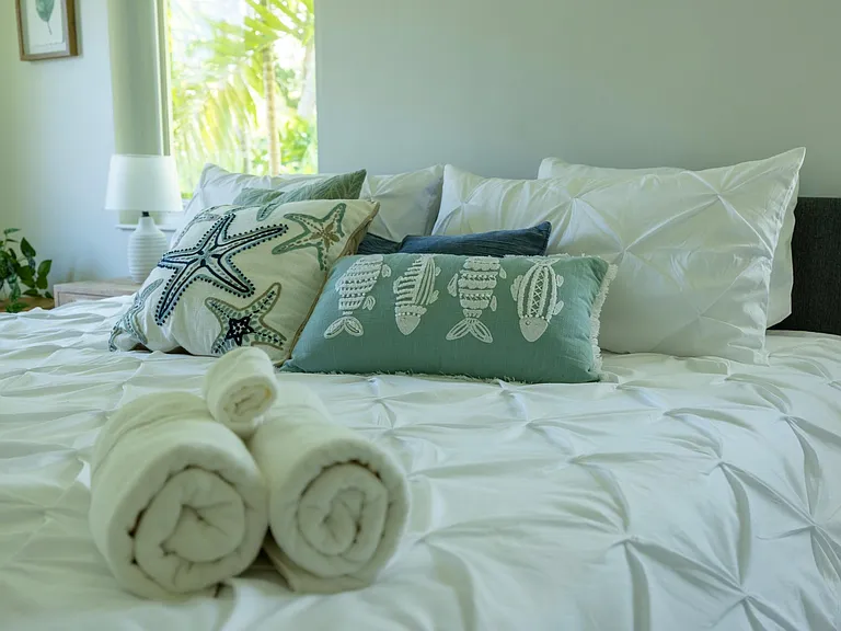 Master bedroom #1 with king size THUMA bed. Workspace zone (desk, chair). White bedding.