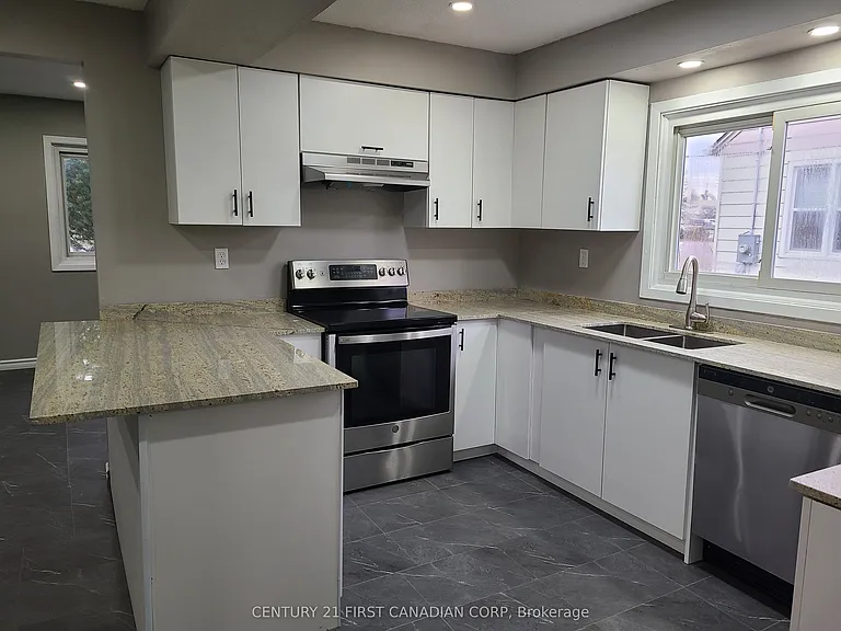 1775 Oxford St E #A — Photo 5