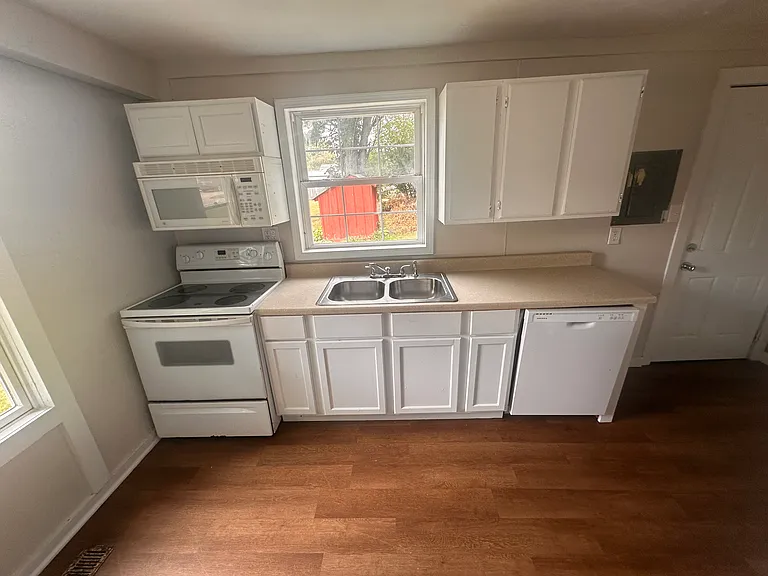 3816 Saint Charles St — Photo 8