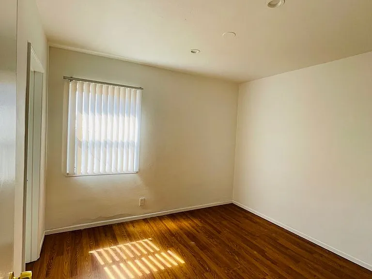 158 N Ventura Ave — Photo 21