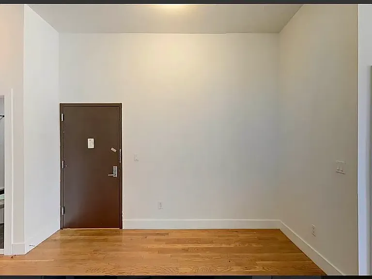 17 Goodwin Pl #2 — Photo 6