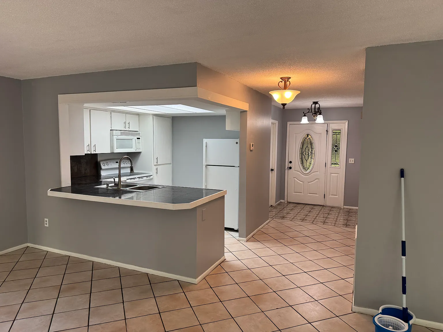 2 bed, 1209 sqft, $1,600 — Photo 3