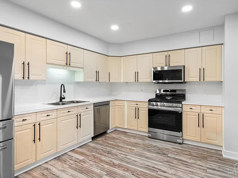 650 S River Rd #812 — Photo 7