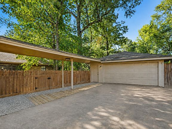 3rd image of 208 Cliffbrook Ln