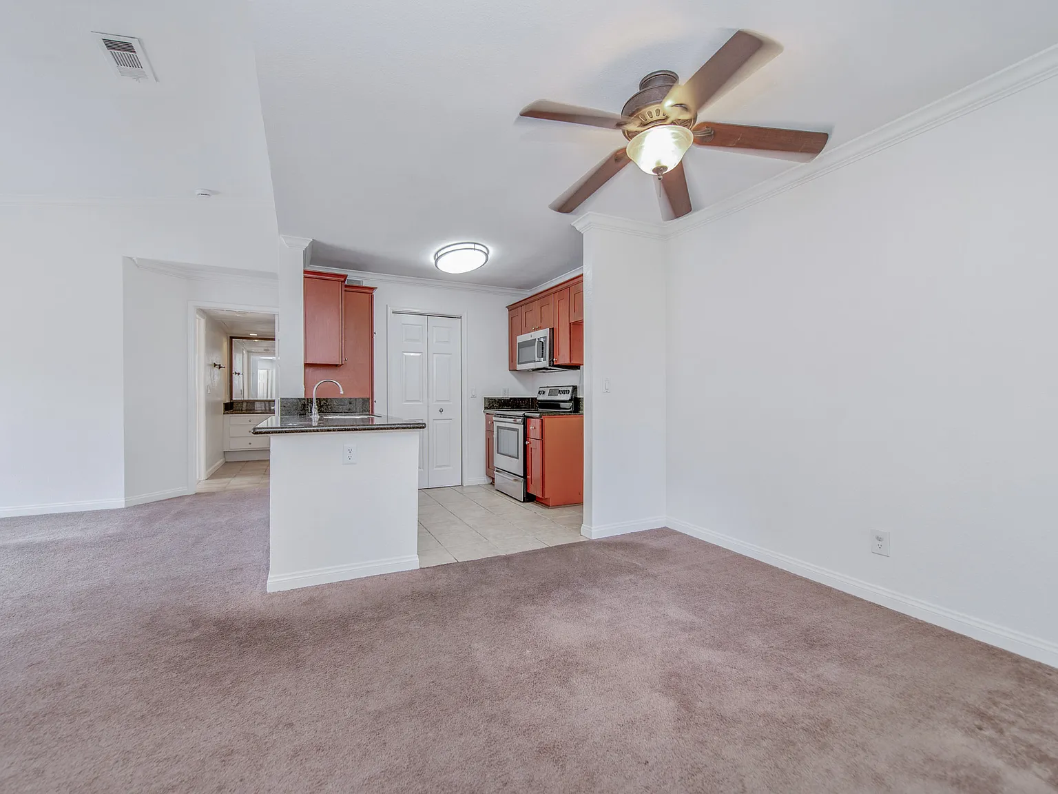 2 bed, 1086 sqft, $2,600 — Photo 3