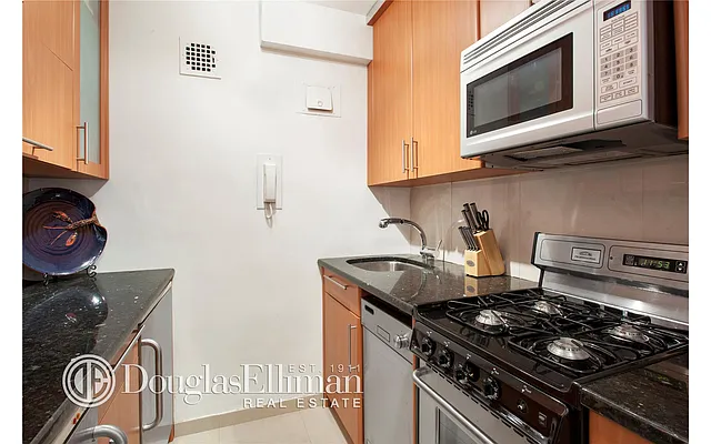 Sold by Douglas Elliman | media 10