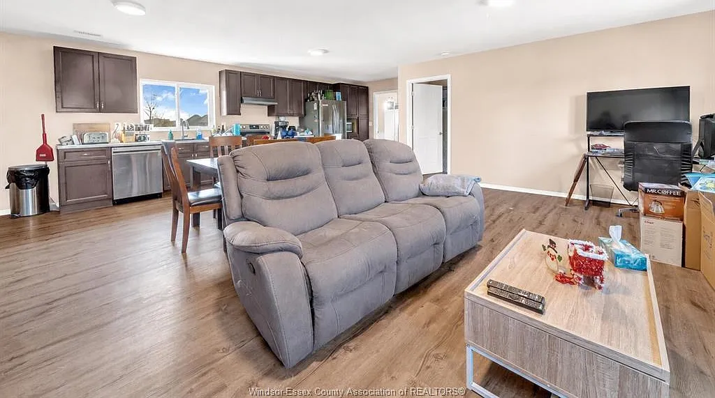 1 bed, 1000 sqft, $1,650 — Photo 3