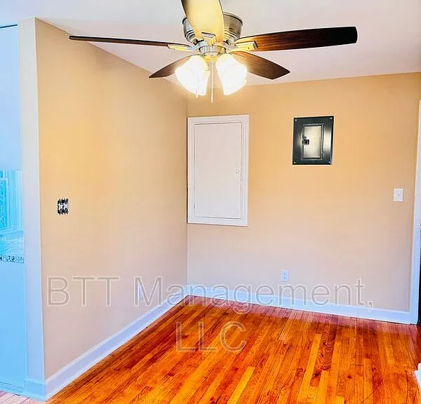 908 Hudson Ave #6 — Photo 8