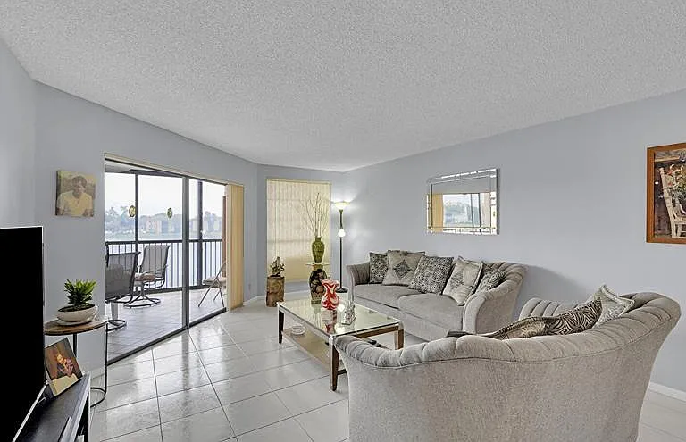 7250 Fairfax Dr #302 — Photo 2