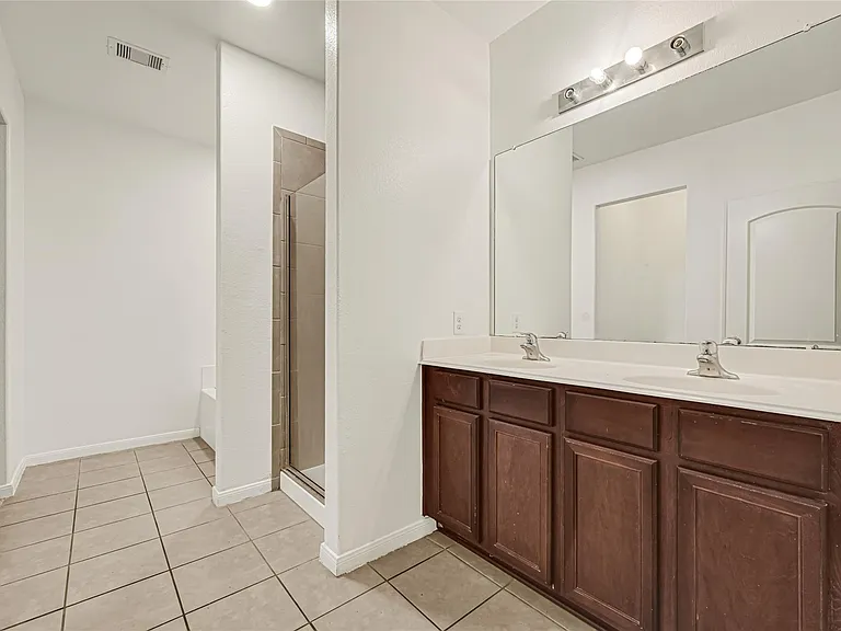 8843 Leclaire Meadow Dr — Photo 10
