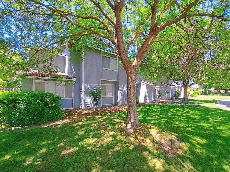 4779 N Cedar Ave #101 — Photo 8