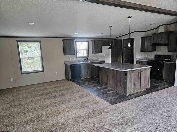 5th image of 156 Oak St