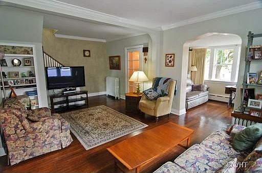 3rd image of 823 N Lombard Ave