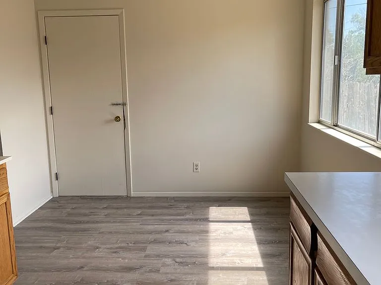 1850 Central Ave — Photo 6