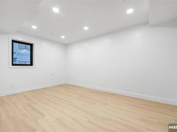 114 Pine Street image 20 of 35