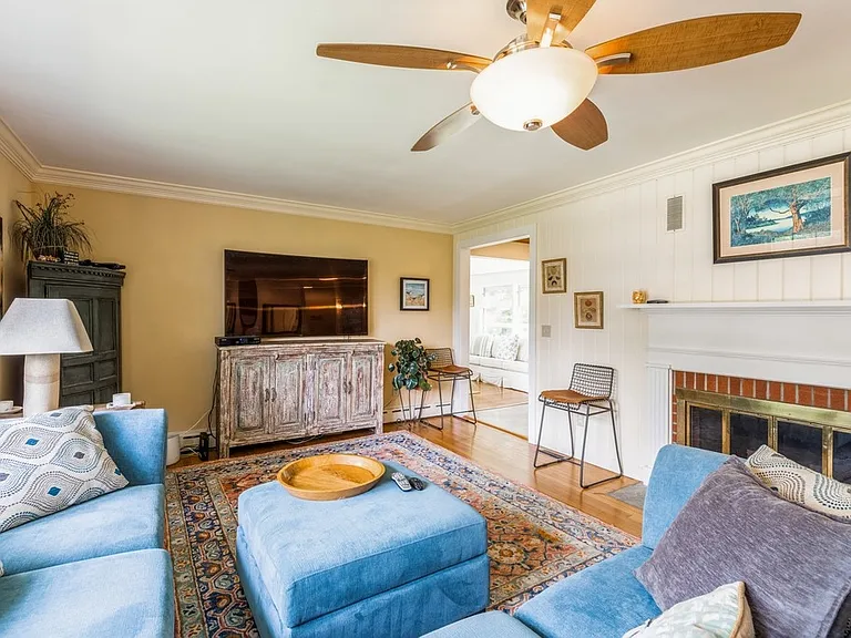 24 N Harbor Dr — Photo 3