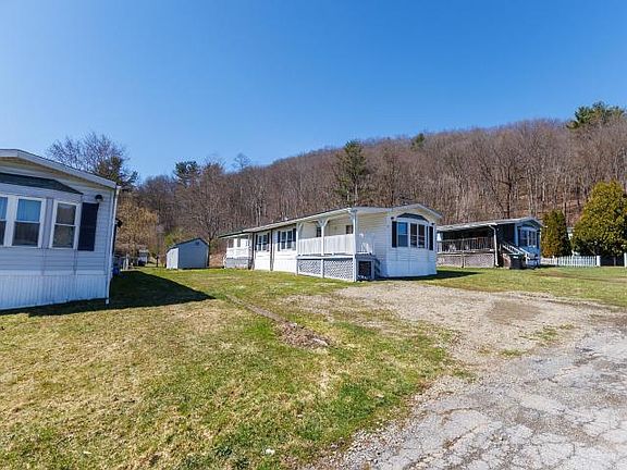3rd image of 5 Edgewood Dr