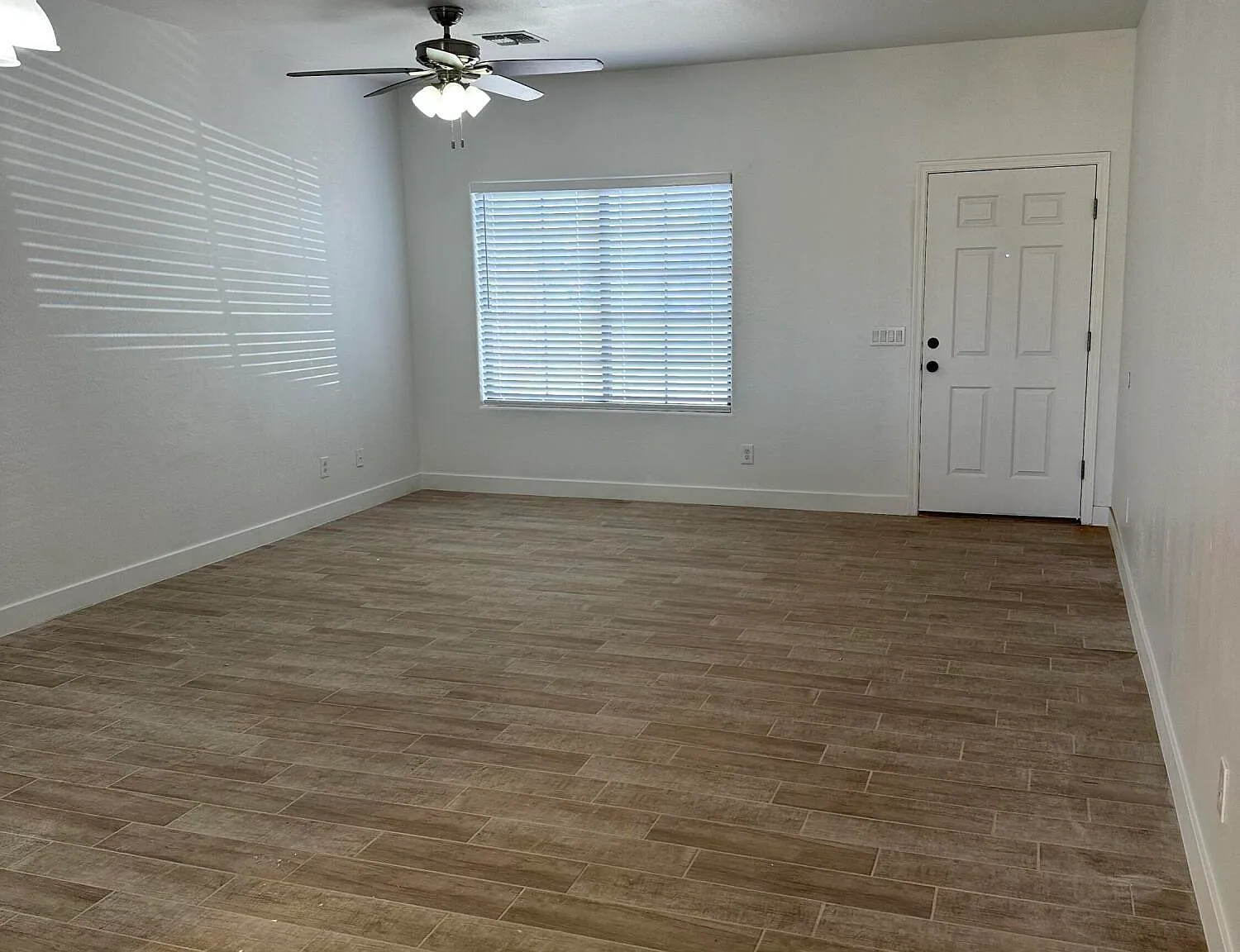 3 bed, 2.0 bath, 1649 sqft, $1,900 — Photo 3