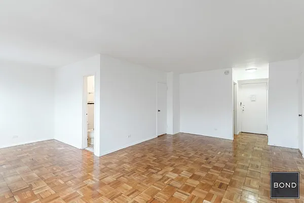 Rented by Bond New York | media 11