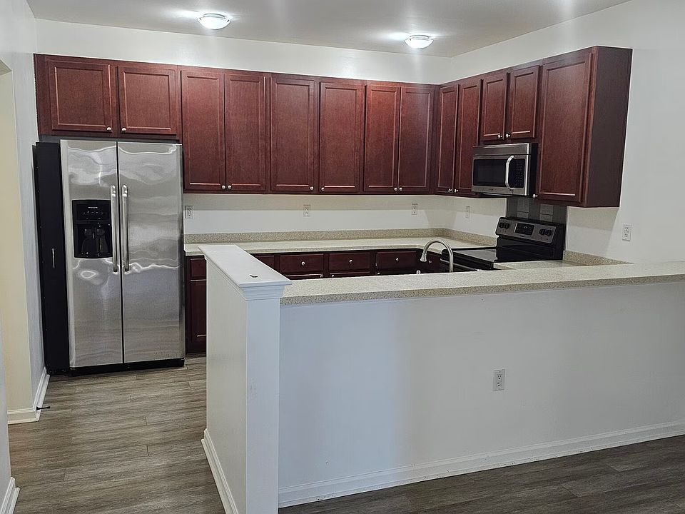 1st image of 2466 Leytonstone Dr