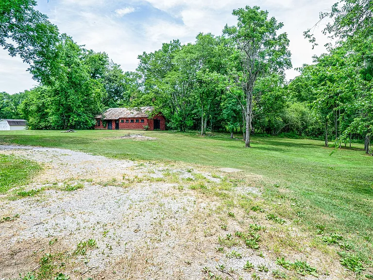 8569 Horton Hwy — Photo 37