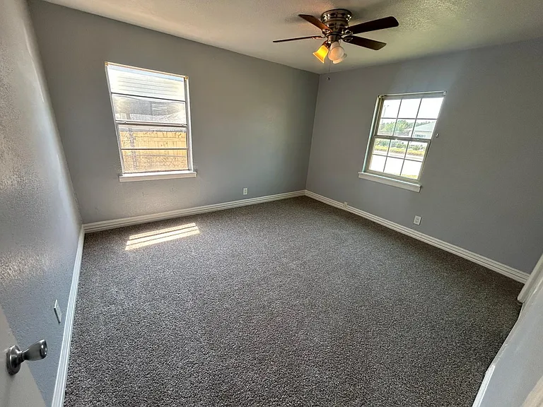 416 Compton Ave — Photo 9