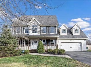 1327 Whispering Hills Ct, Effort, PA 18330