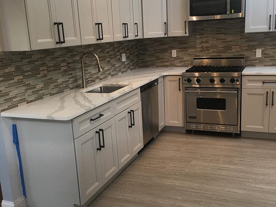 1st image of 9 Pine Dr