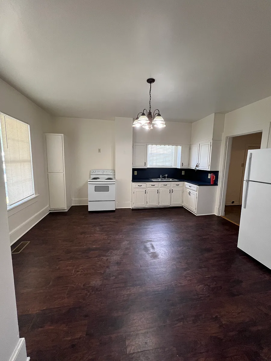 Building Photo - 111 Allen St #109
