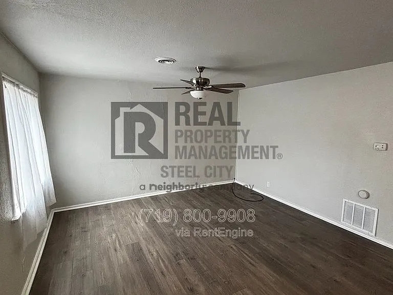 1428 E Orman Ave — Photo 3