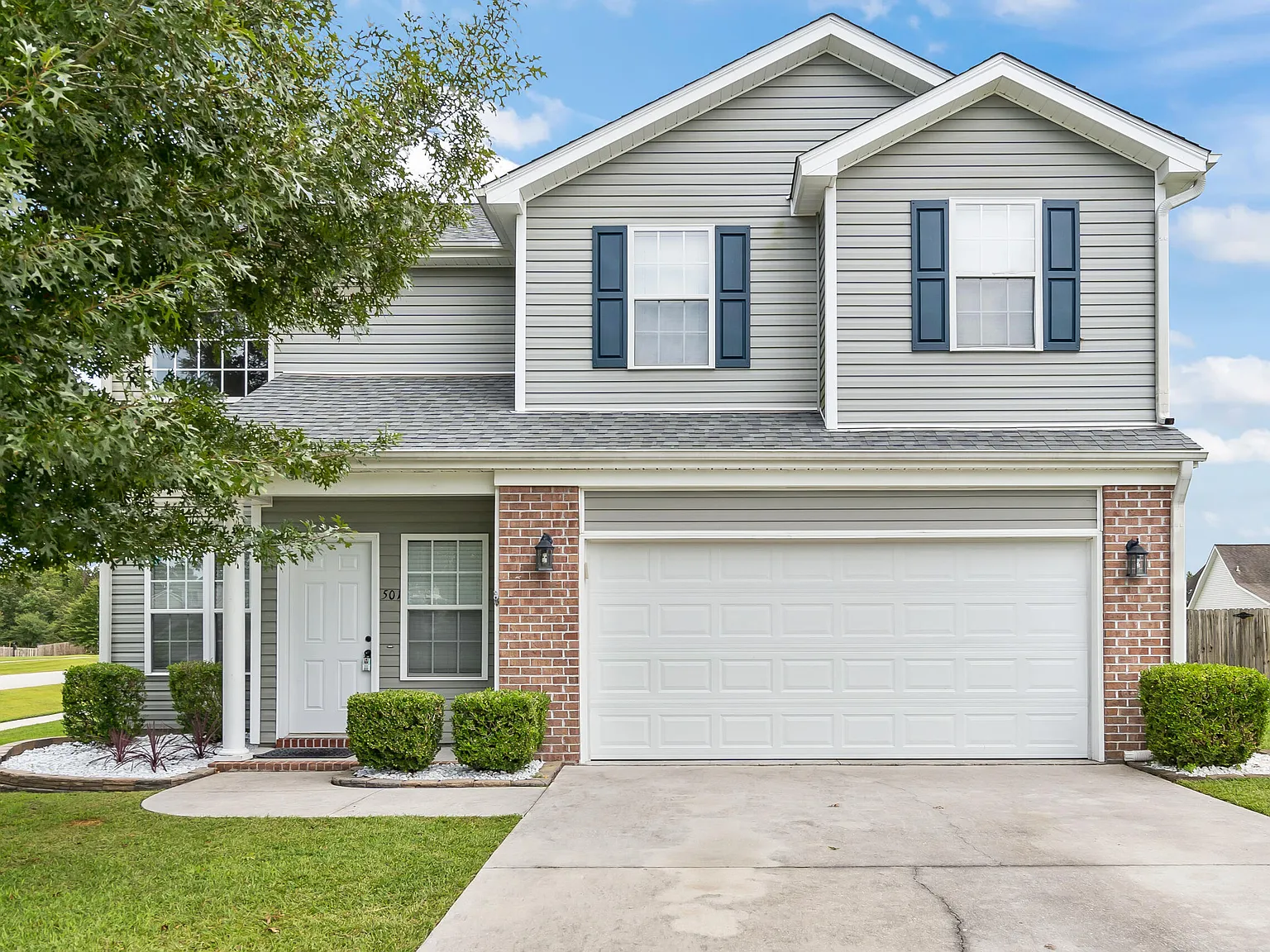 4 bed, 2.5 bath, 2001 sqft, $1,850 — Photo 1