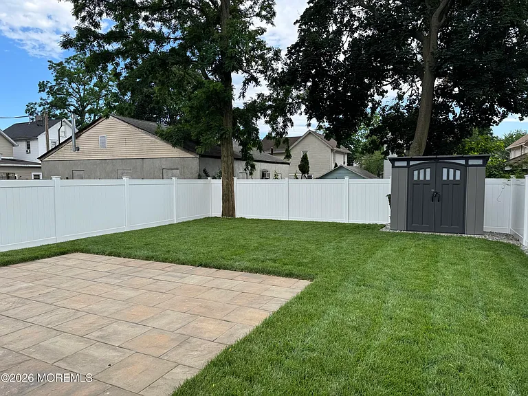 13 Locust Ave — Photo 20