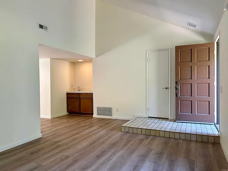 2162 Palmer Dr — Photo 2