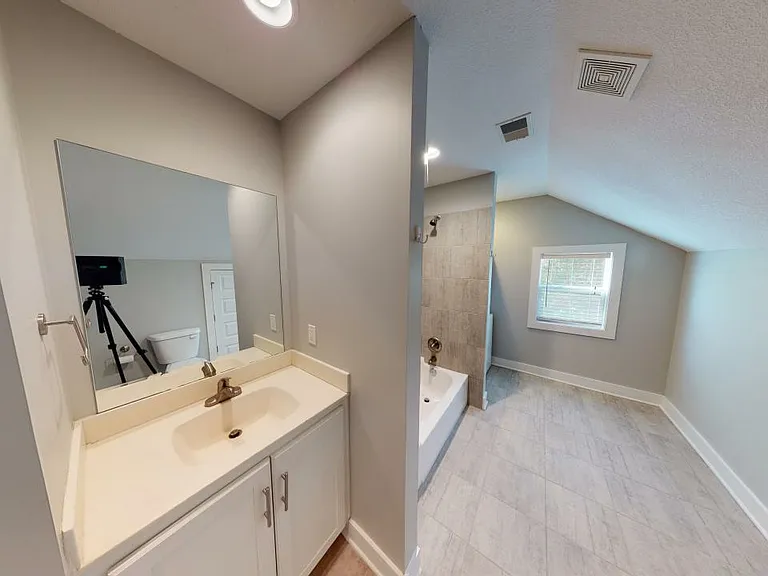 3726 Washington | Charming Updated Apartment — Photo 35