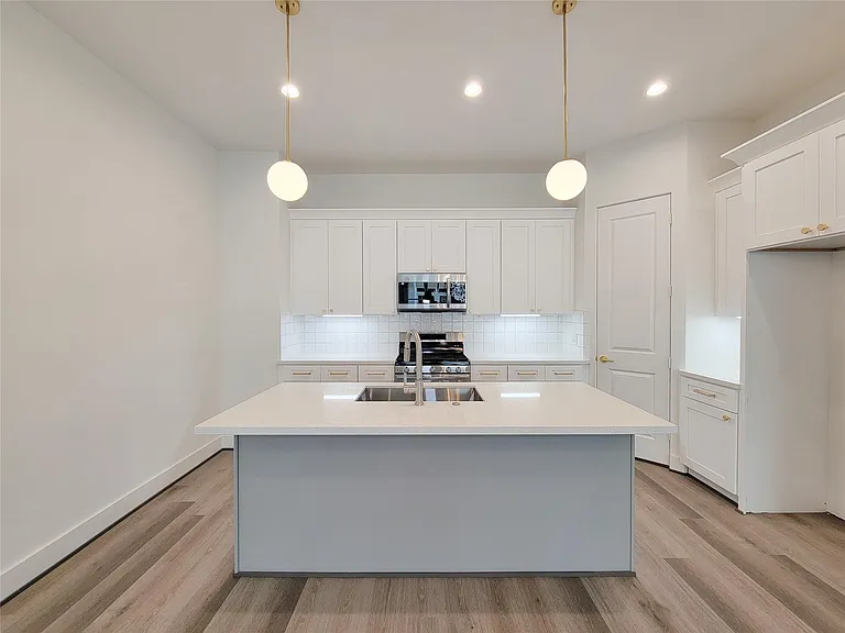 7705 Earl Rudder Way — Photo 28