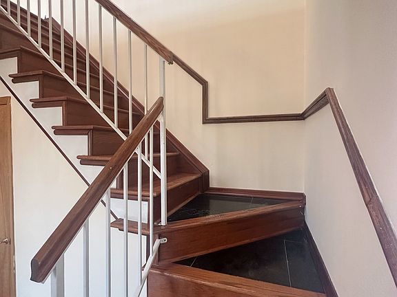 2nd image of 556 Winant Ave Floor 2