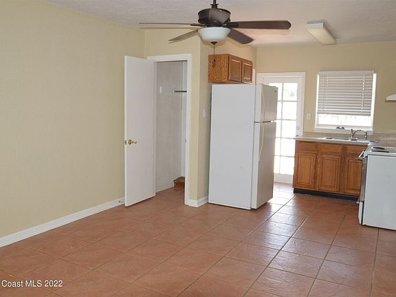 5th image of 127 Cinnamon Dr