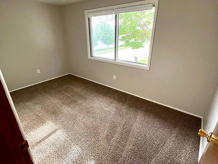 58 W Washington Ave #3 — Photo 5