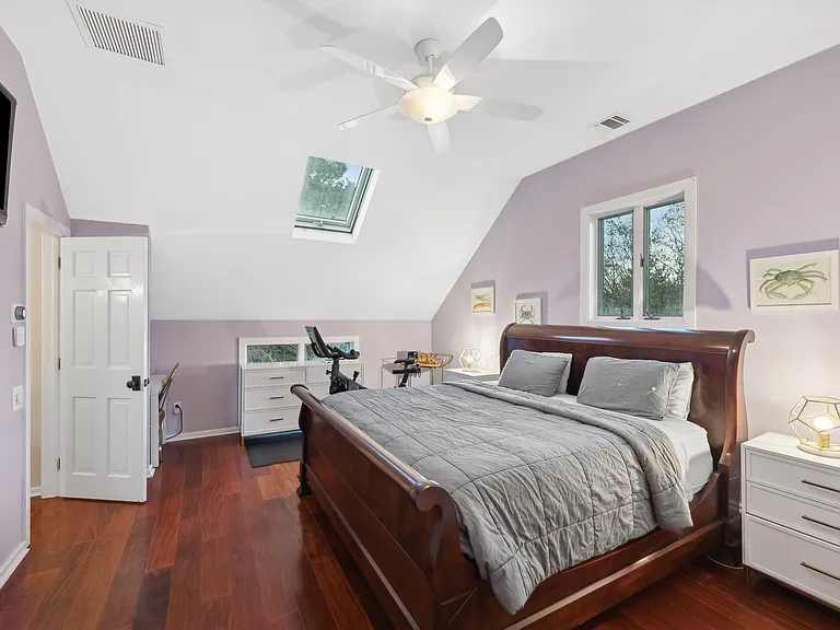 54 Manor Ln S — Photo 12