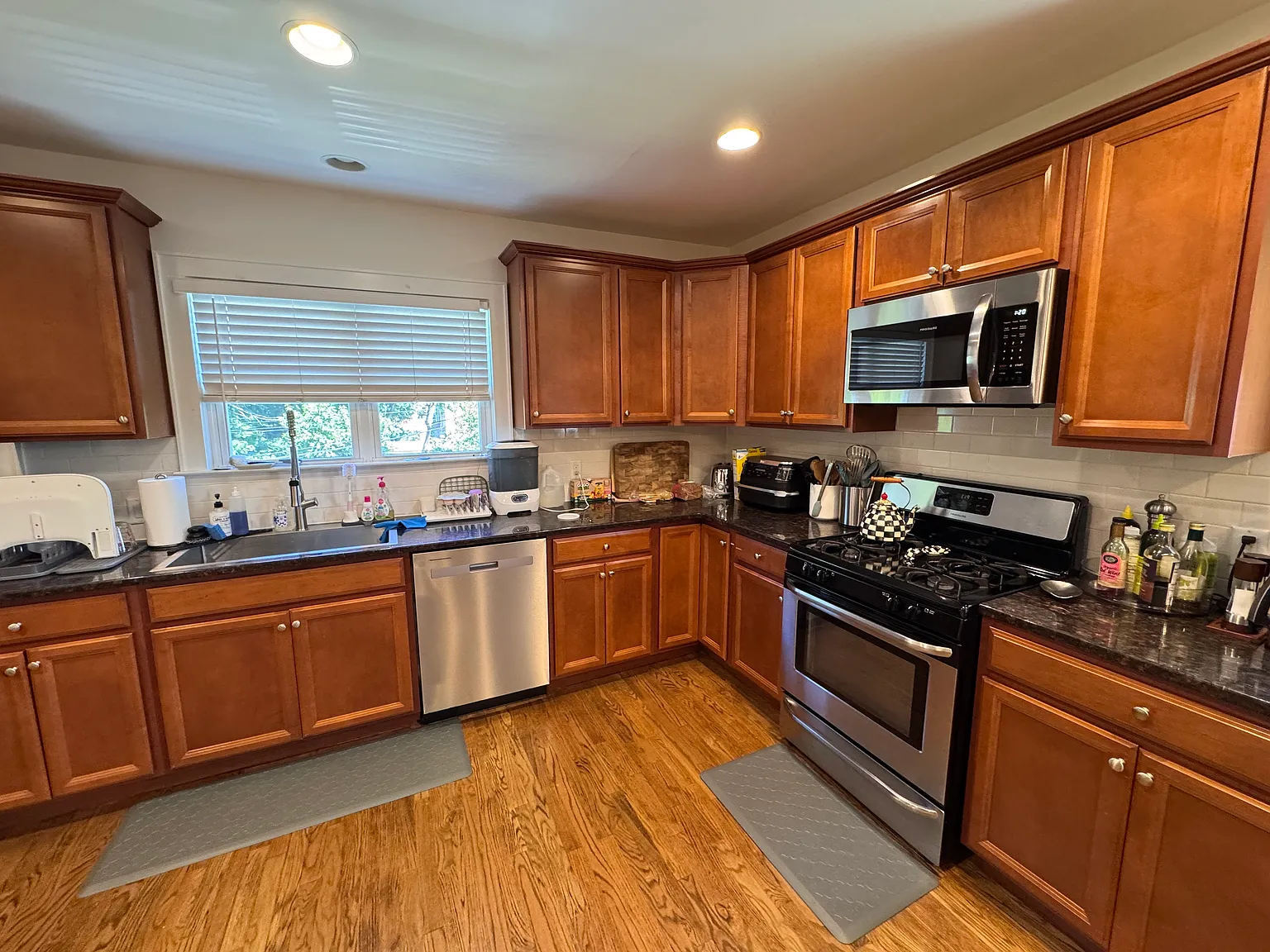 3 bed, 1500 sqft, $4,500 — Photo 3