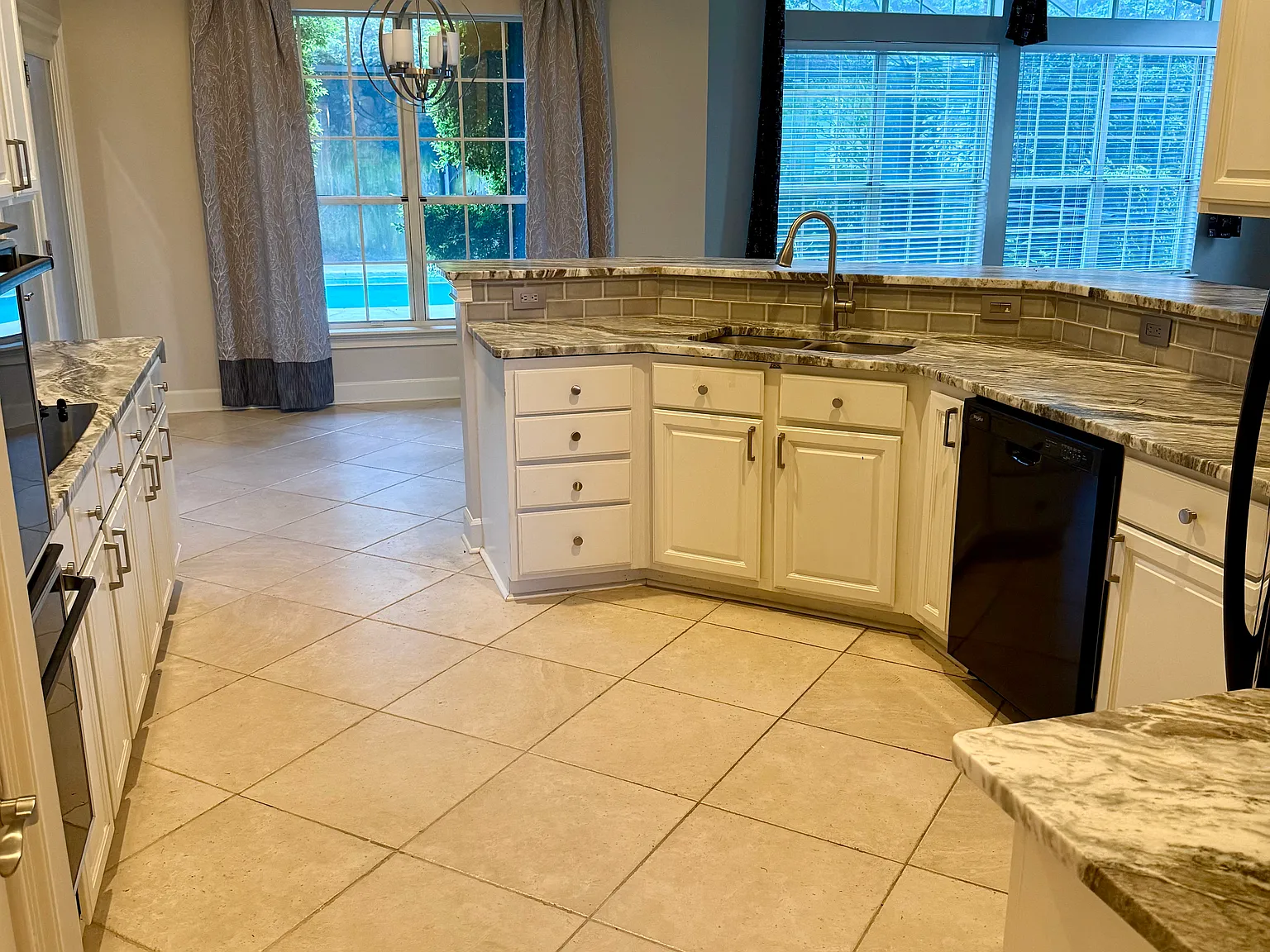 4 bed, 2687 sqft, $5,500 — Photo 4