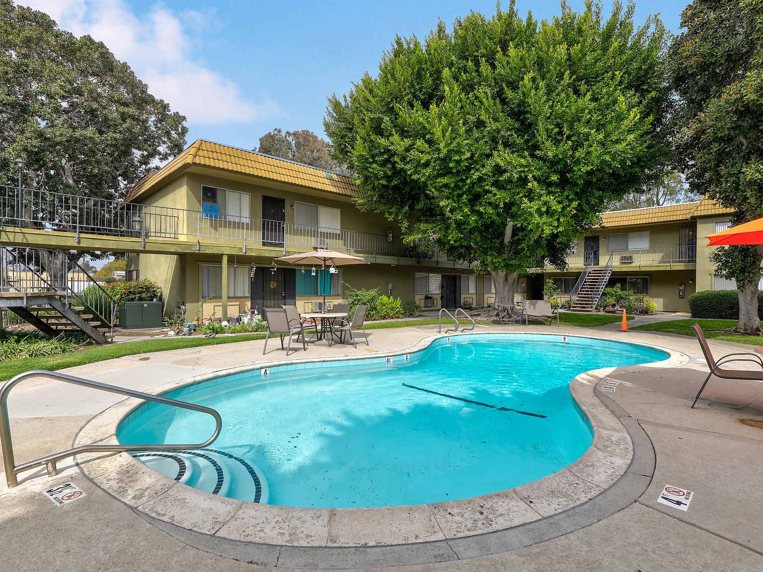 Orange Plaza Apartments — Photo 1