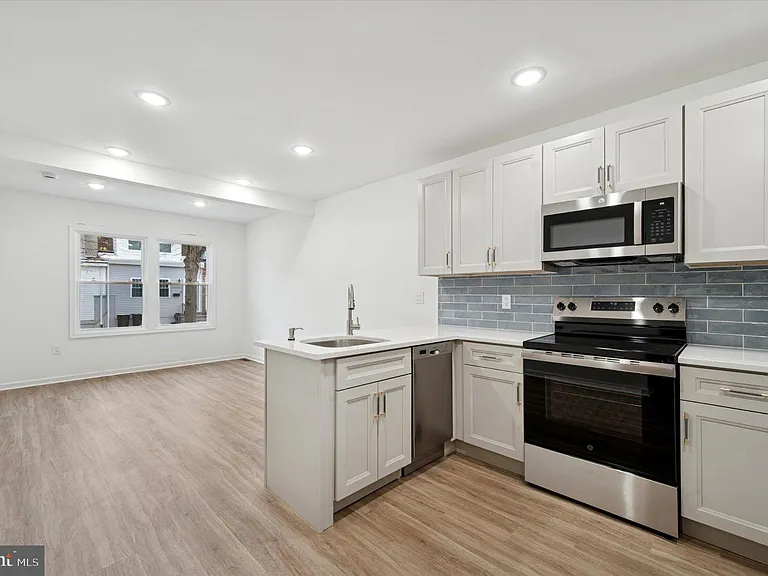 2553 S Dewey St #1 — Photo 6