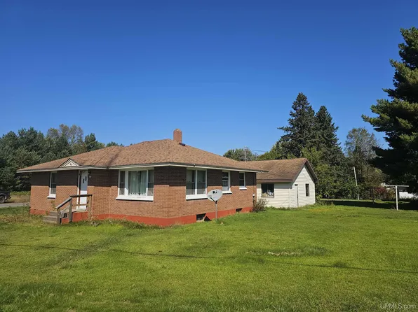 302 Hemlock Ave, Amasa, MI 49903